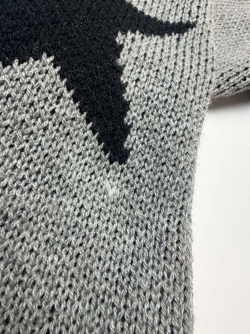 Zenana Distressed Star Knit Sweater Gray Black Long Sleeve Women’s Medium - Picture 11 of 11